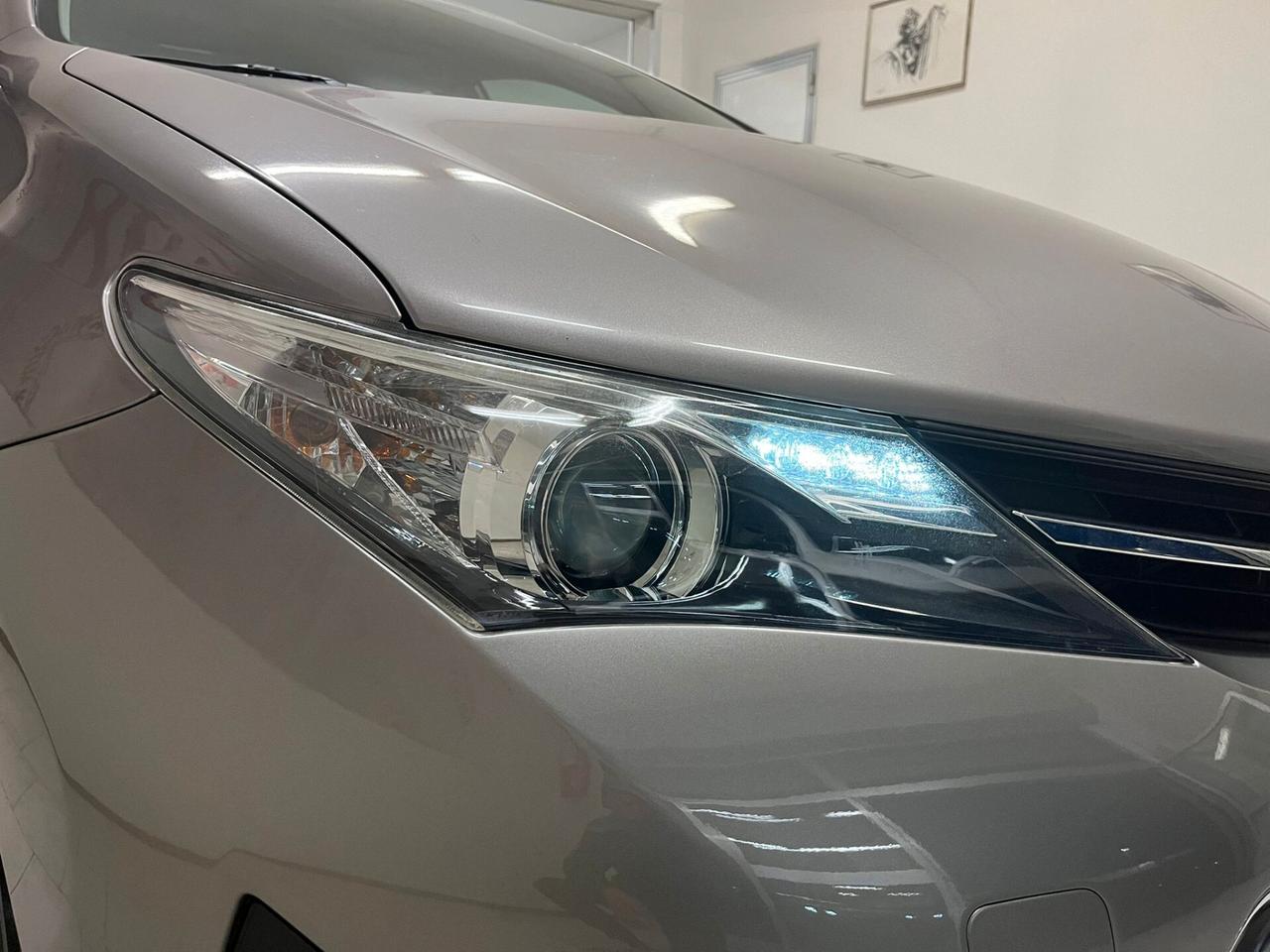 Toyota Auris 1.8 Hybrid Lounge