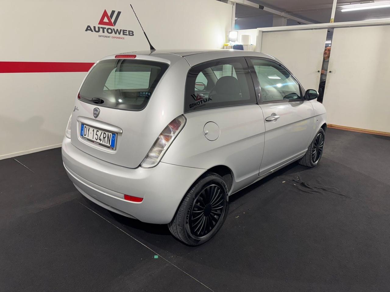 Lancia Ypsilon 1.2 Versus