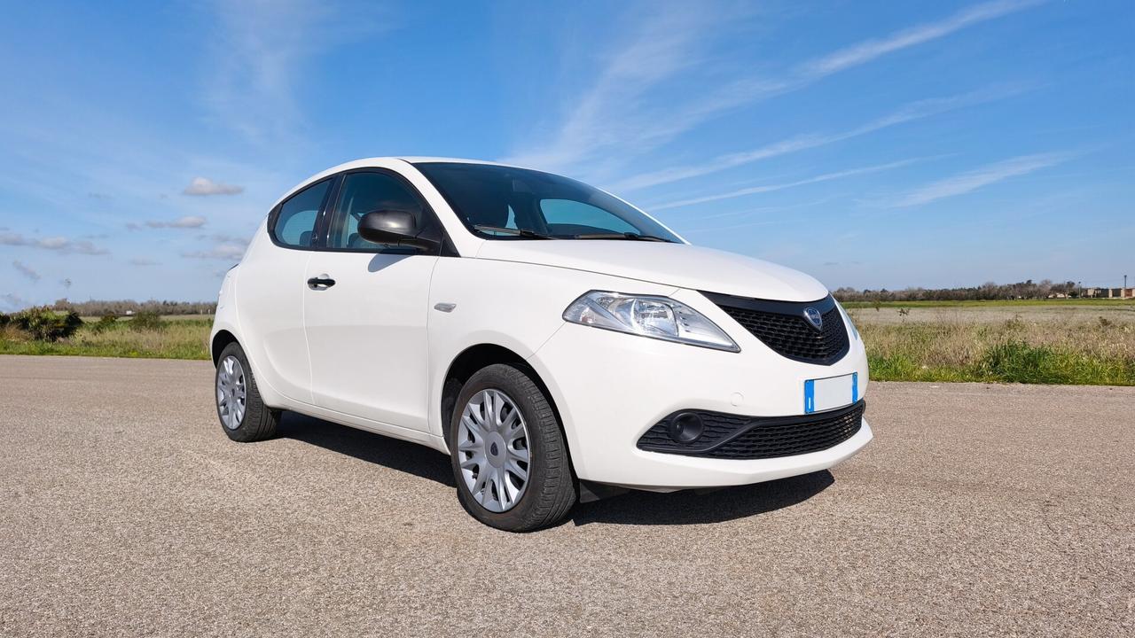LANCIA YPSILON 1.0 Hibrid 70cv 5P Ecochic 2021