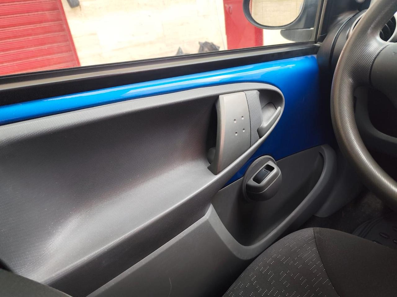 Peugeot 107 1.0 Benzina 68CV 5p. Sweet Years