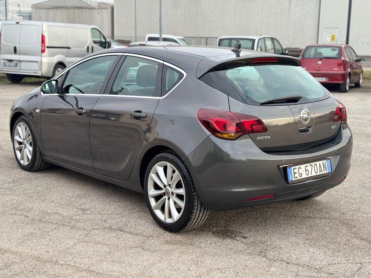Opel Astra 1.7 Diesel 2011 ok neop