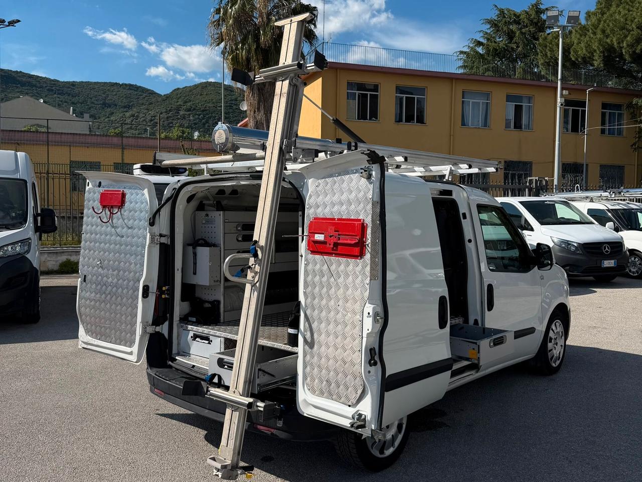 FIAT DOBLO' 1.6mjt OFFICINA MOBILE