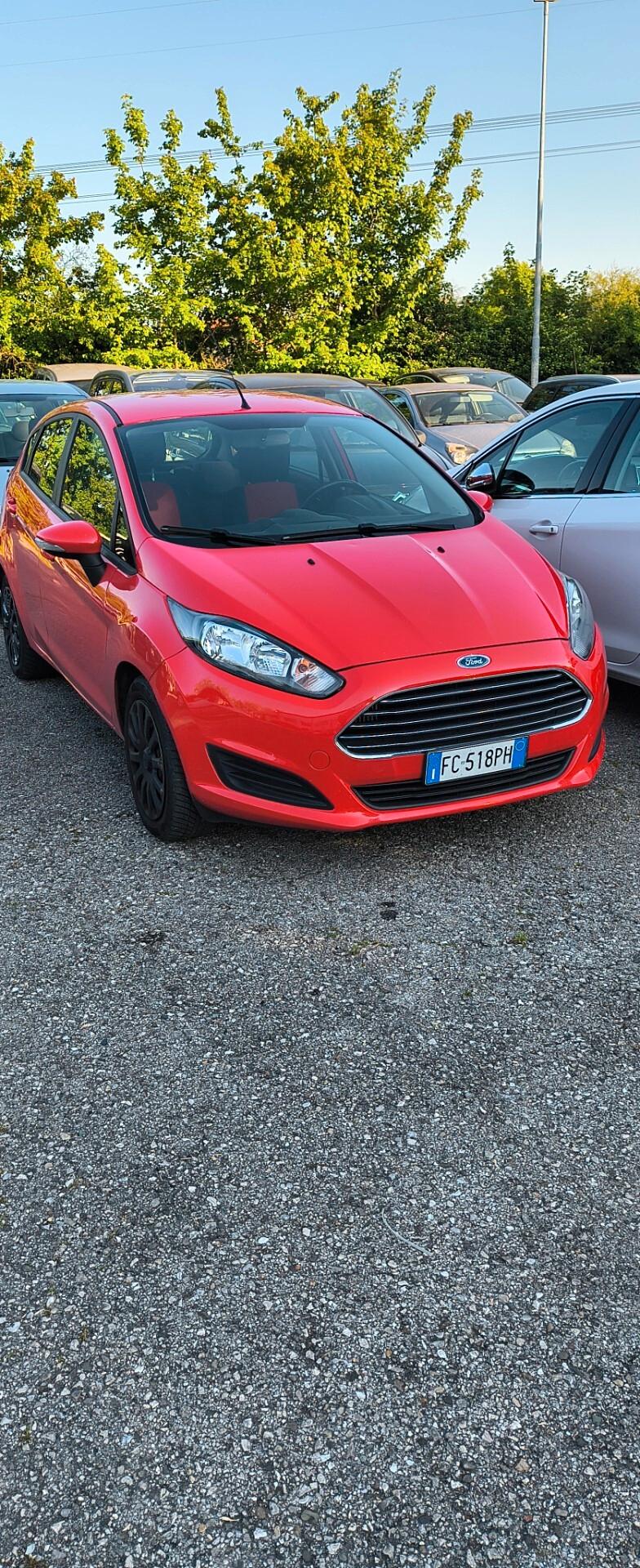 Ford Fiesta 1.5 TDCi 75CV euro 6b , 5 porte Black & White Edition tua senza anticipo da 150 euro al mese