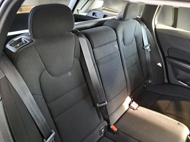 VOLVO V60 B4 D AUTOM. MOMENTUM BUSINESS STATION WAGON