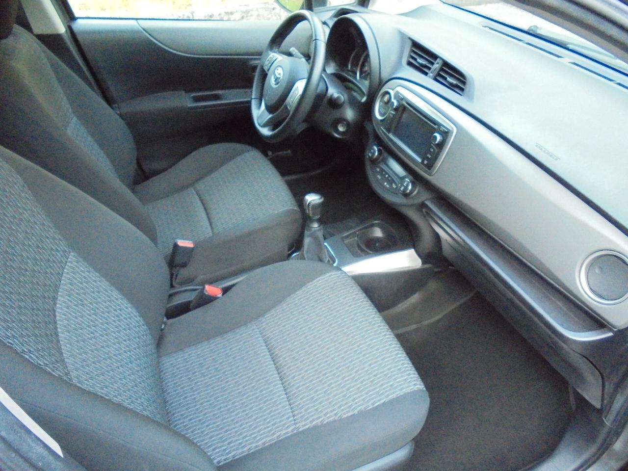 TOYOTA YARIS 1.0 VVT-i 5P ACTIVE – UNIPROPRIETARIO-