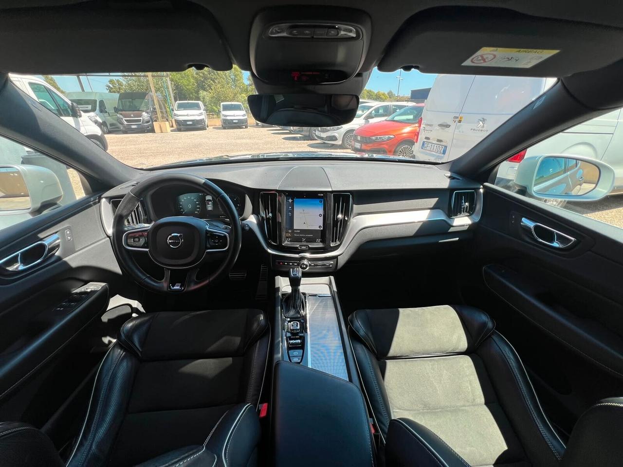 Volvo XC60 D4 AWD R-design * PREZZO REALE oppure €379 mese
