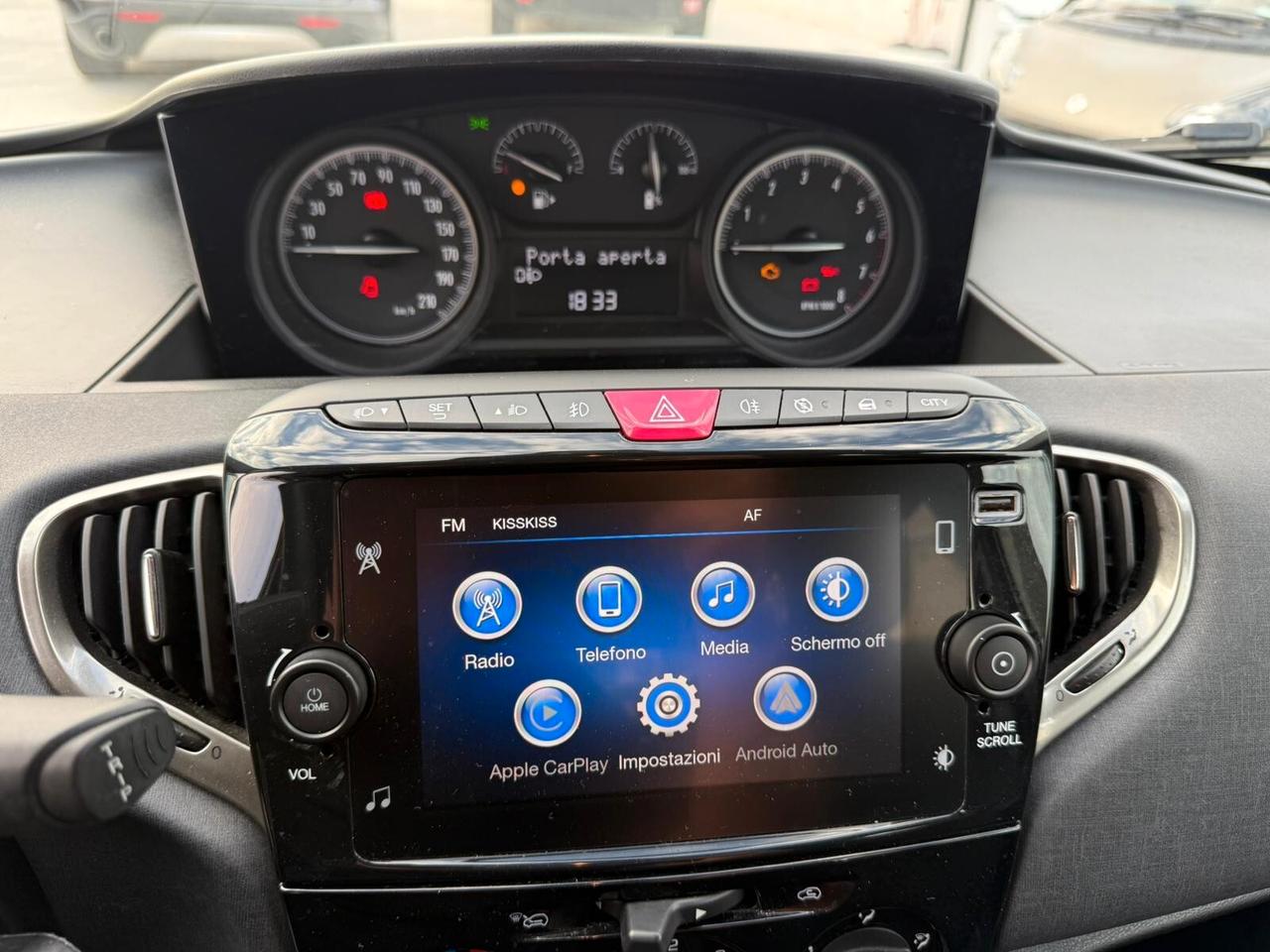 Lancia Ypsilon 1.0 FireFly 5 porte 70 CV S&S Hybrid Ecochic Gold