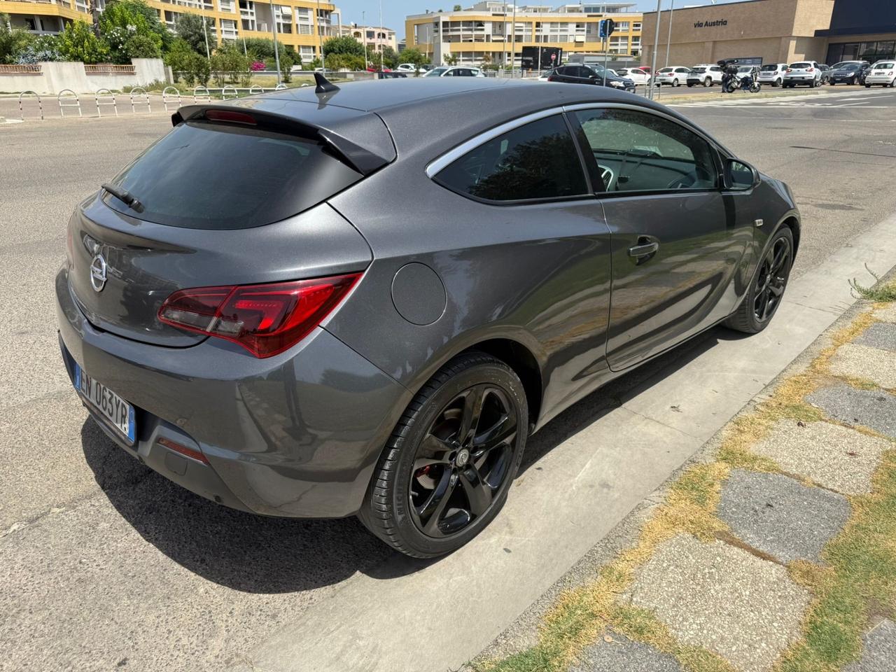 Opel Astra 2.0 CDTI 165CV - Navi-Cerchi 19