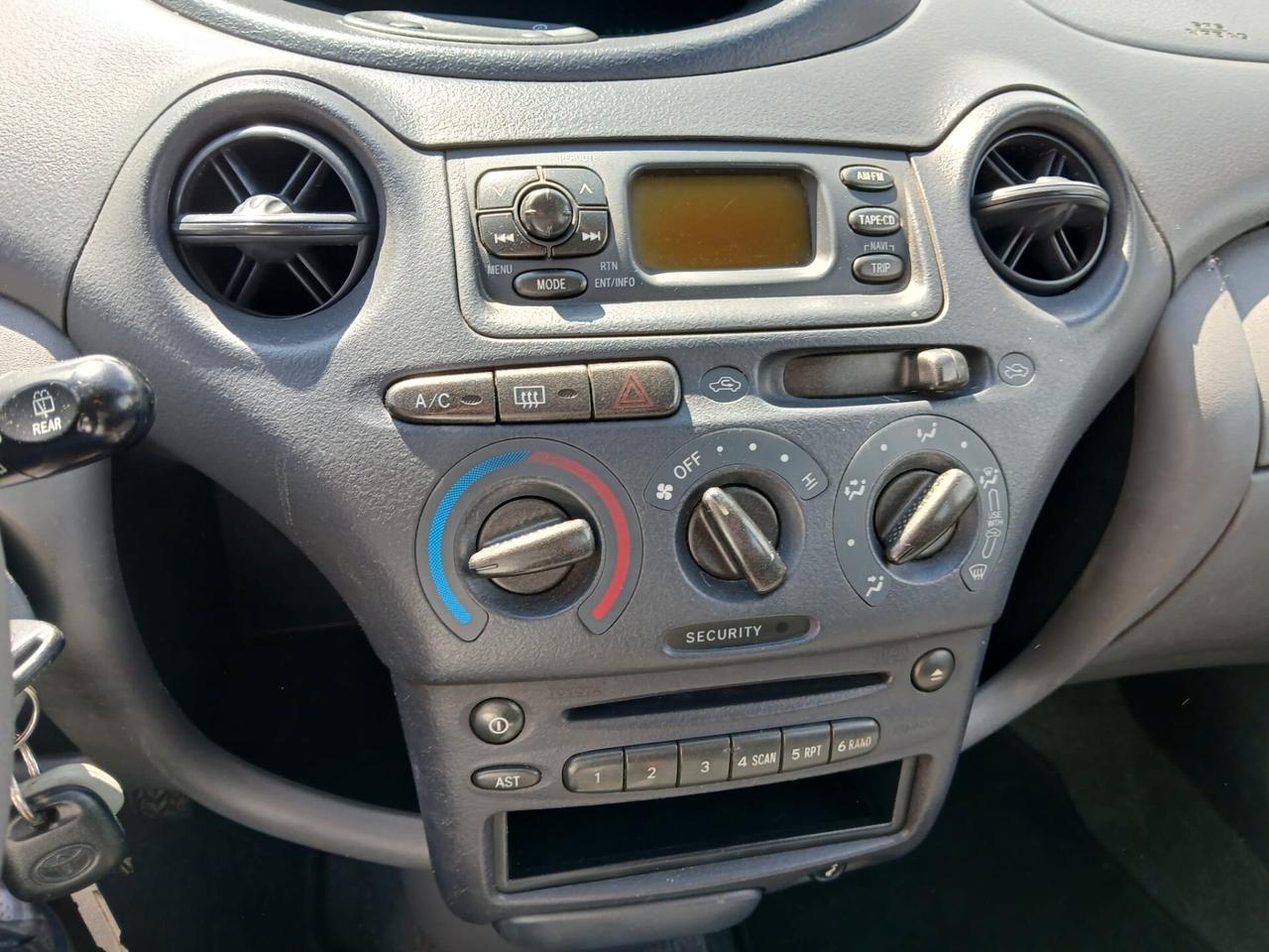 Toyota Yaris 1.0i 16V cat 5 porte '03
