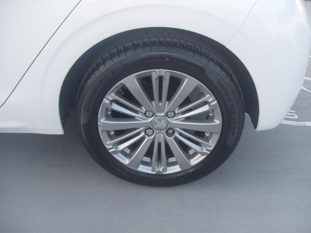 Peugeot 208 BlueHDi 75 5 porte Allure - 2015