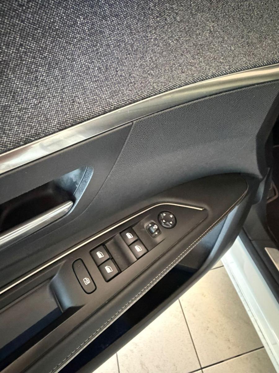 PEUGEOT - 3008 - Hybrid4 300 e-EAT8 GT Line