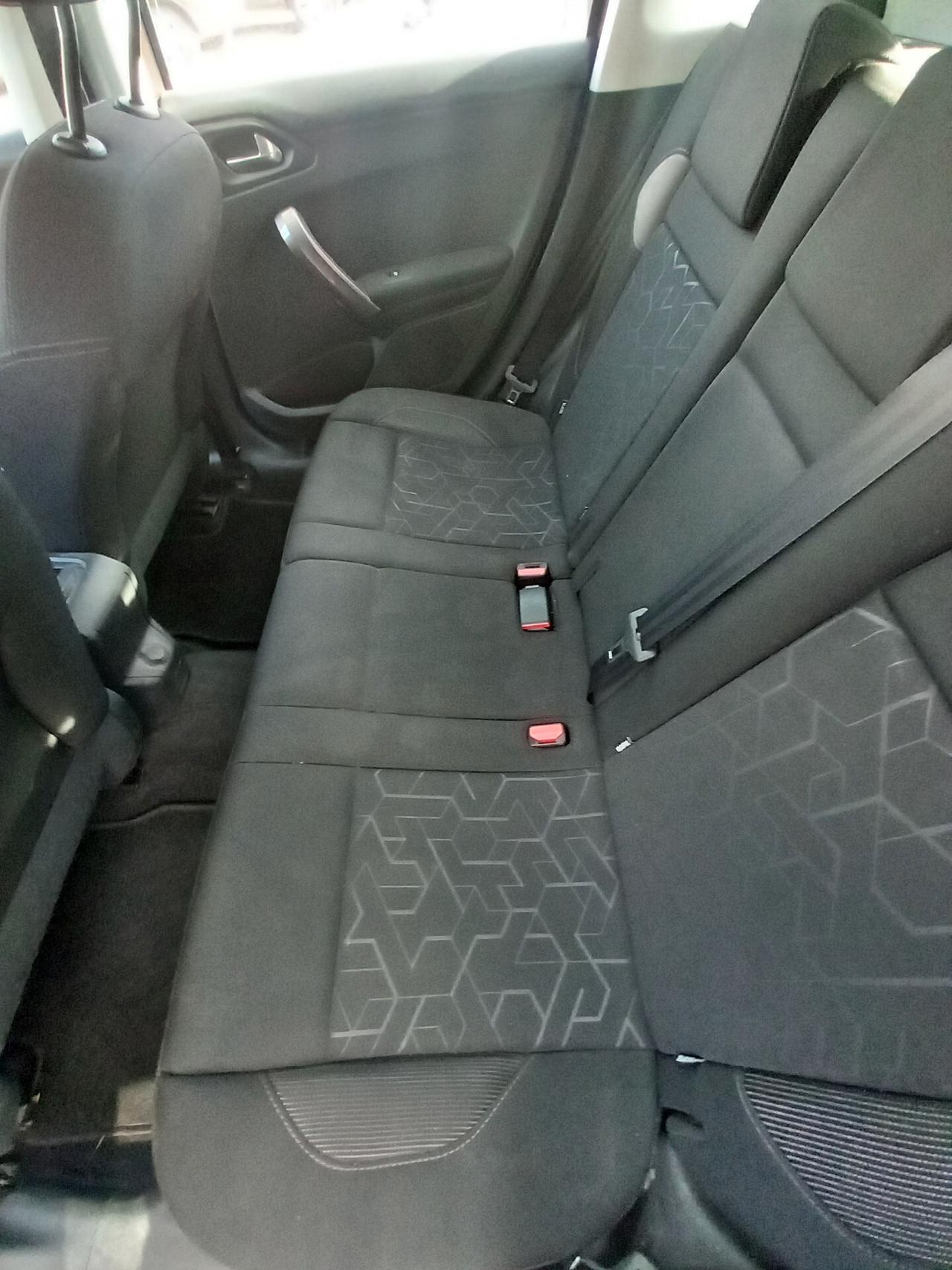 Peugeot 2008 1.6 e-HDi 115 CV Stop&Start Allure