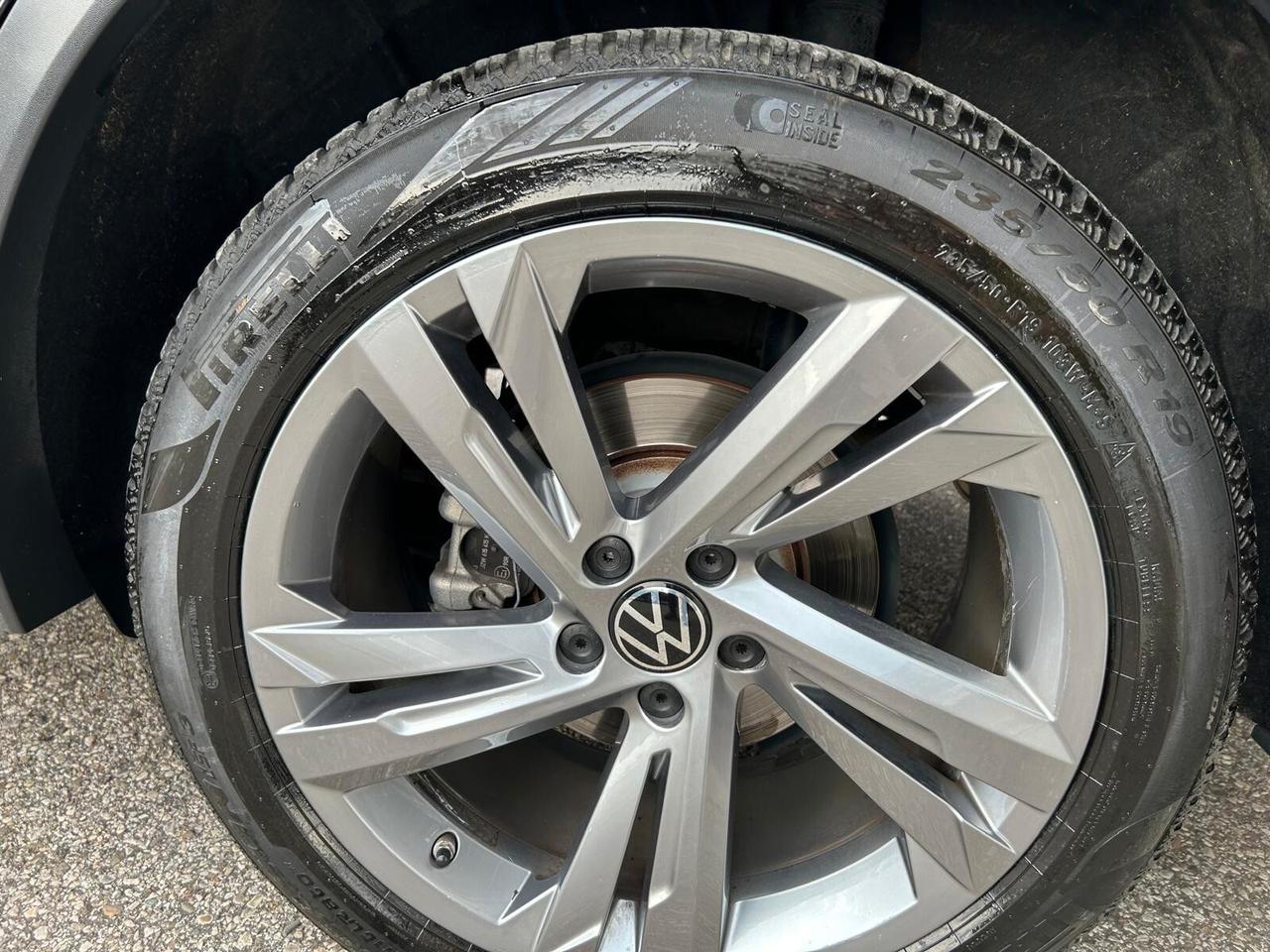 Volkswagen Tiguan 2.0 TDI DSG 4MOTION R-LINE TETTO PANORAMICO ED APRIBILE