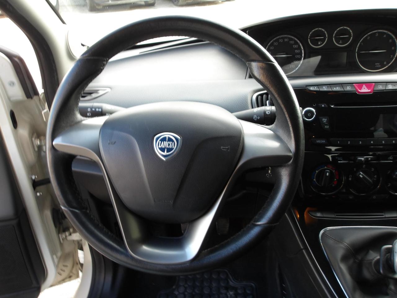 Lancia Ypsilon 5 Porte Ypsilon 1.2 8v Silver s&s 69cv