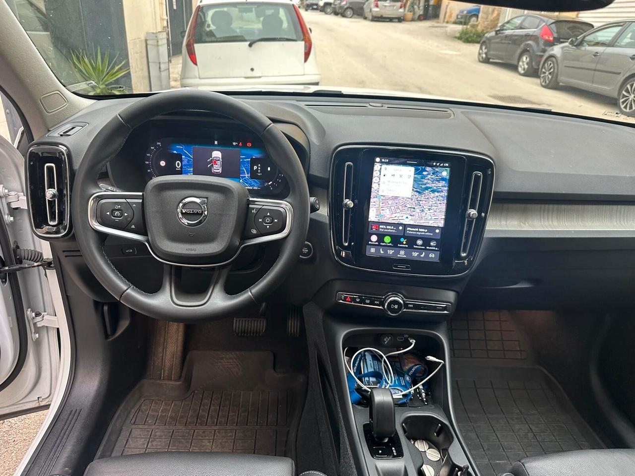 Volvo XC40 B4 2.0Mild Hybrid Core Full Opt. N1 gancio traino