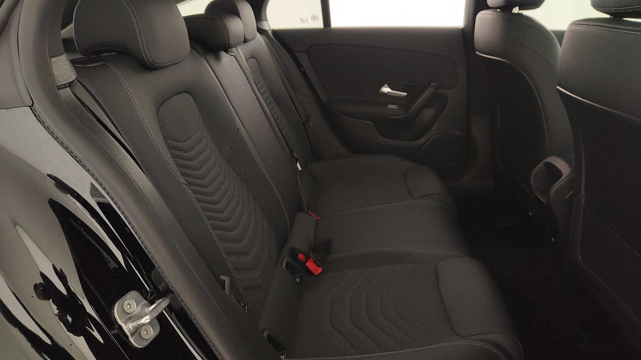 Mercedes-Benz CLA Shooting Brake 180 d Advanced auto