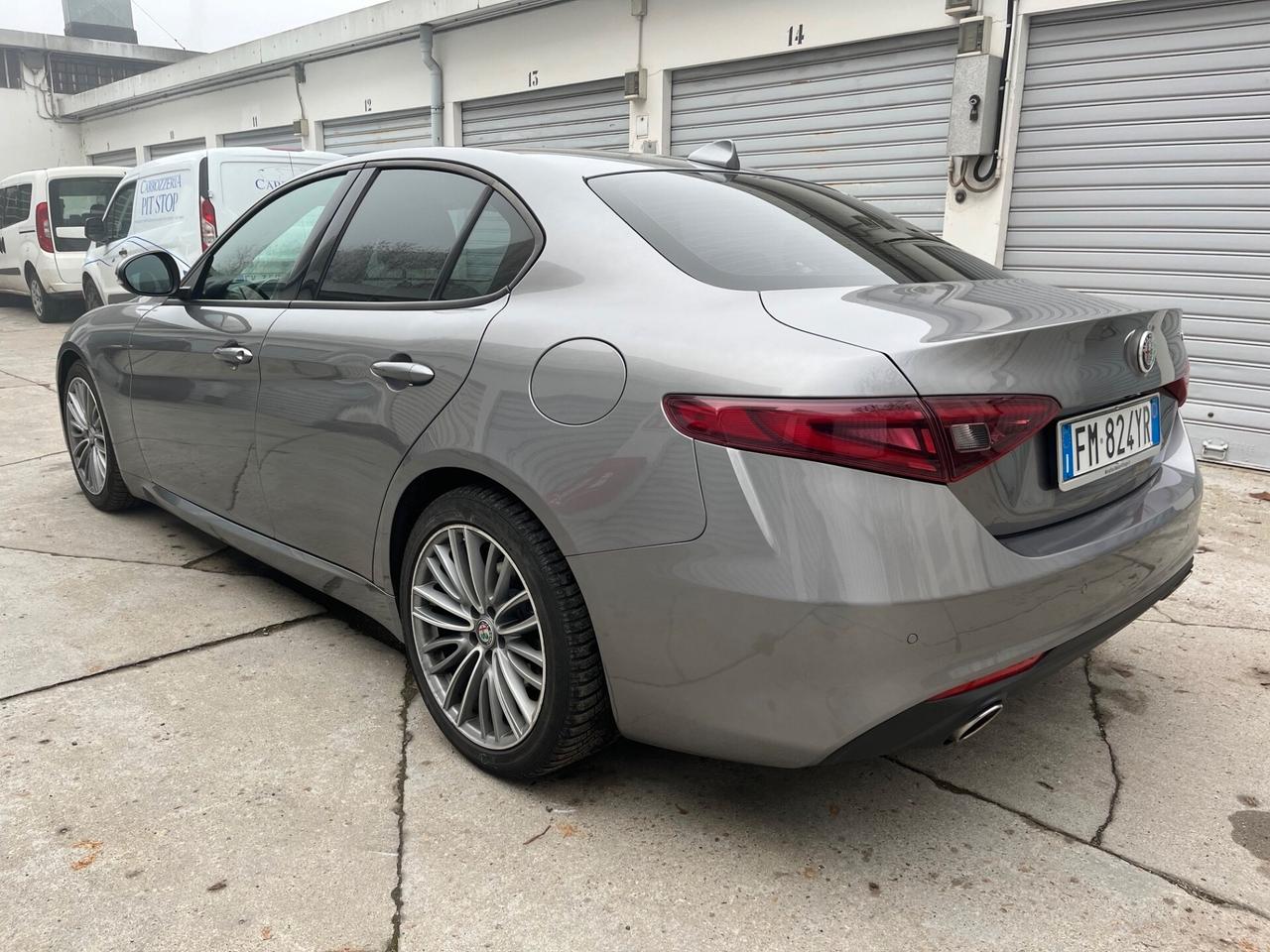 Alfa Romeo Giulia 2.2 Turbodiesel 180 CV AT8 Business Sport Launch Ed.