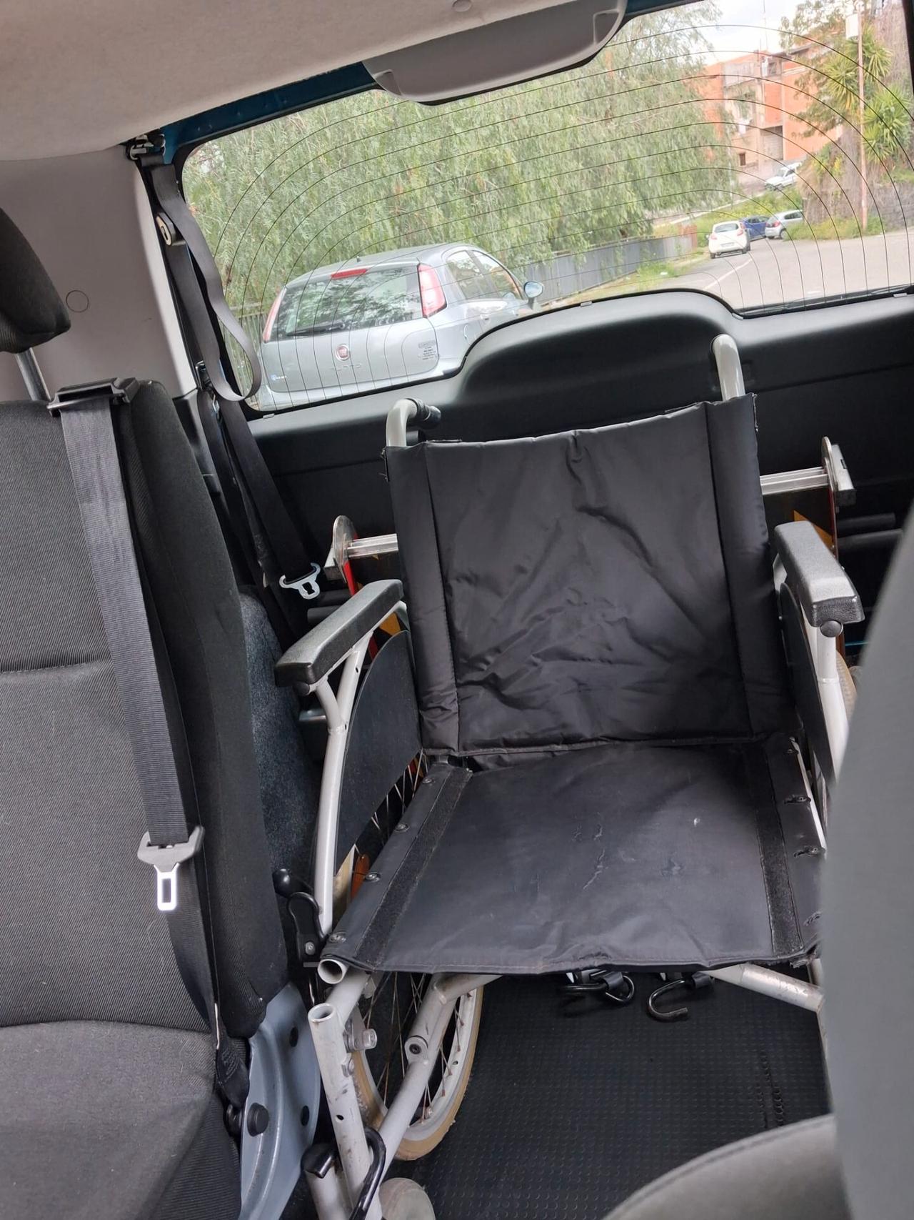 Peugeot Bipper Pianale ribassato con rampa disabili in carrozzina