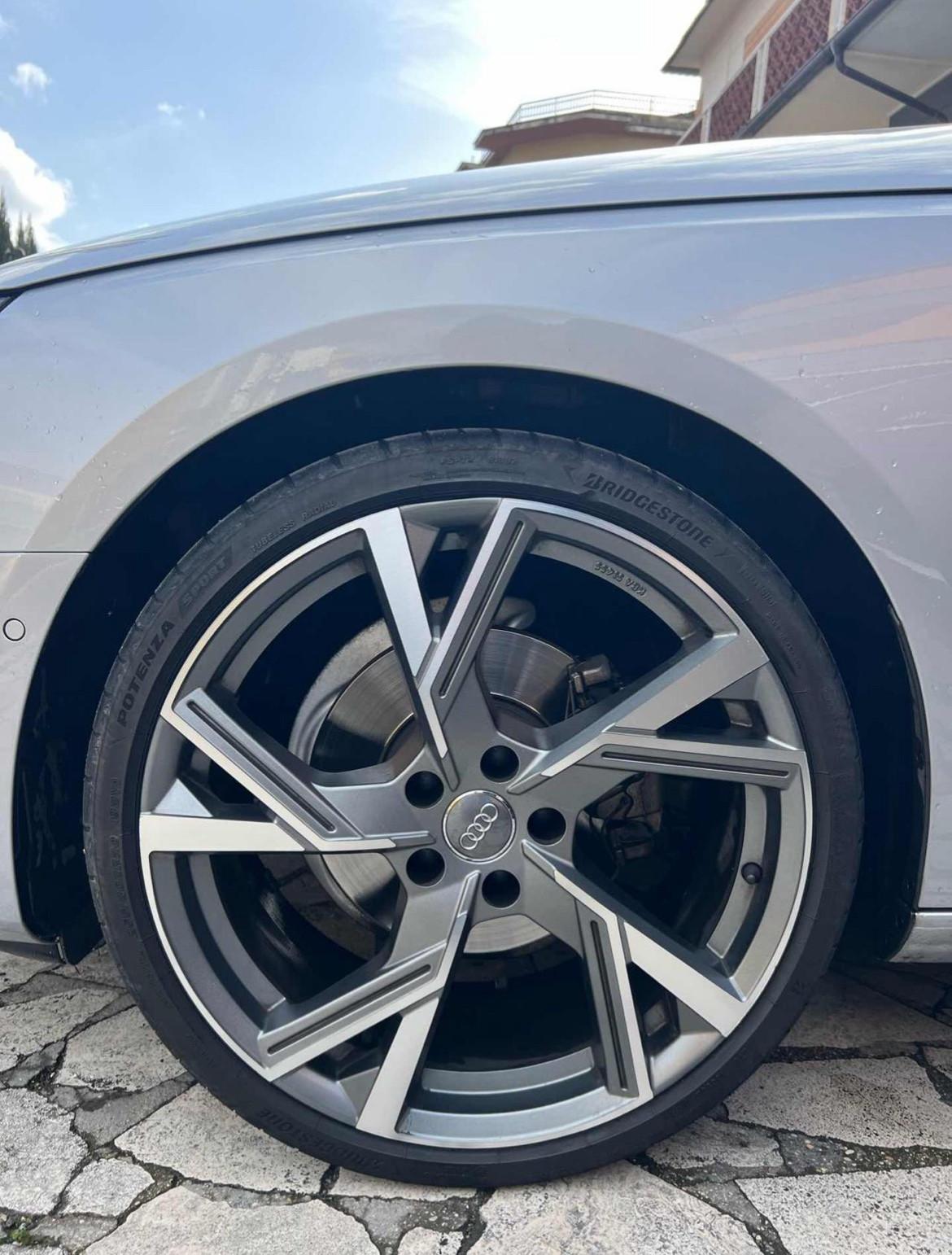 Audi A4 40 TDI S tronic S line edition