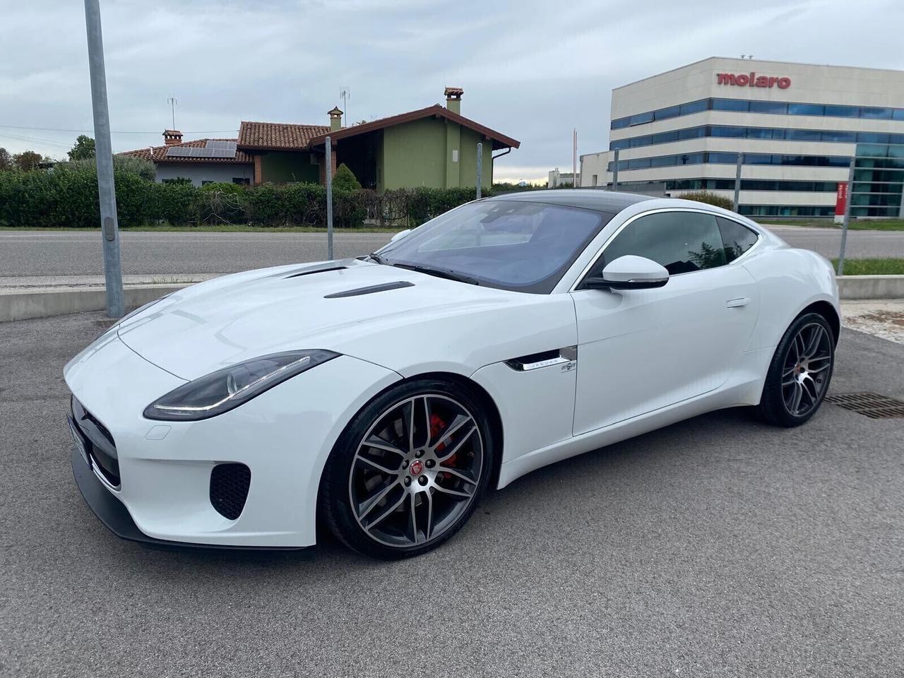 Jaguar F-Type Coupe 2.0 i4 R-Dynamic rwd 300 cv Pa