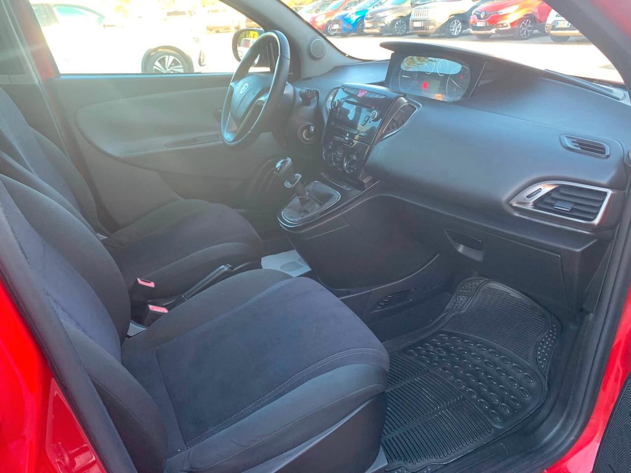 Lancia Ypsilon 1.2 69 CV Platinum 2015 TETTO APRIBILE