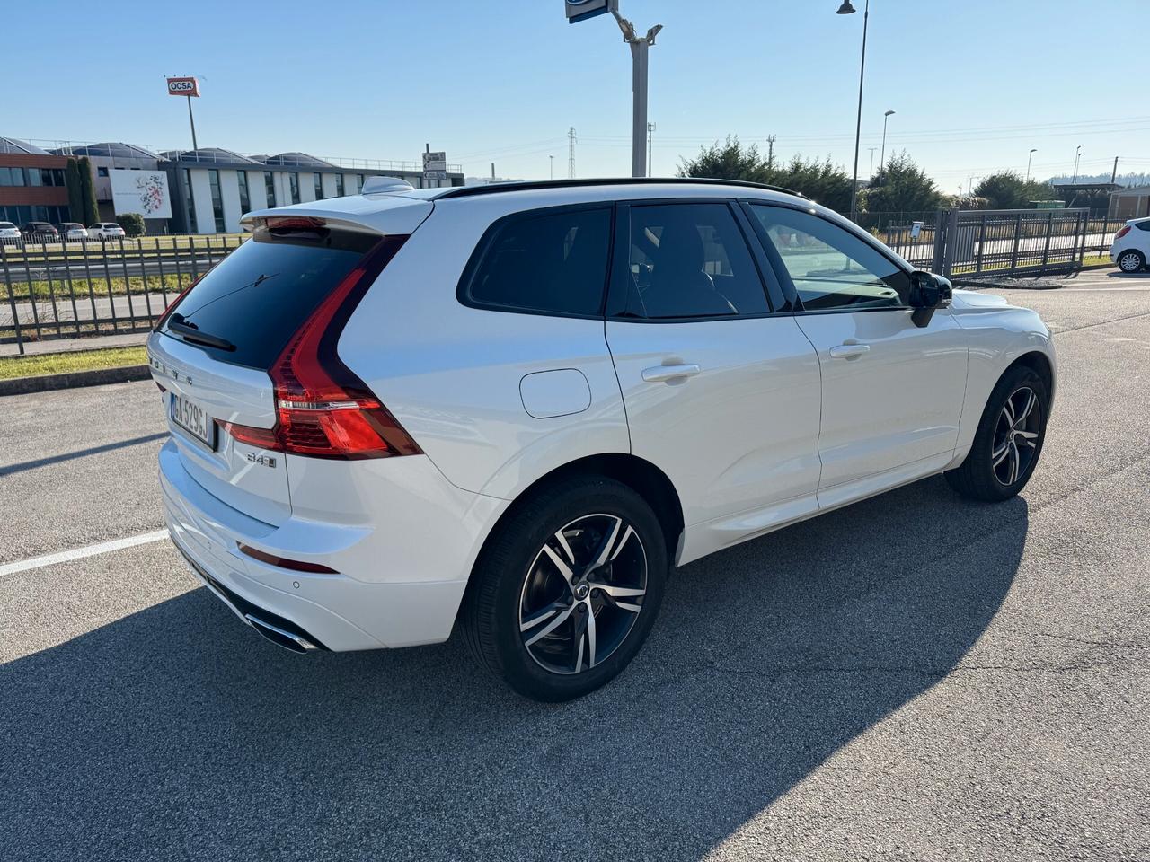 Volvo XC60 B4 (Diesel/Hybrid) AWD R-design