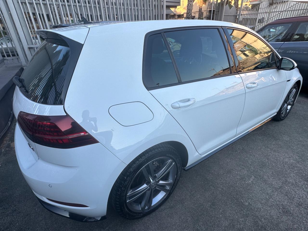 Volkswagen Golf 1.6 TDI 115CV DSG 5p. R LINE INTERNO ED ESTERNO Sport Edition BlueMotion Tech.