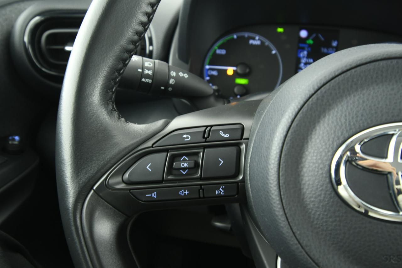 TOYOTA Yaris 1.5h Business CAMERA+ACC+APP CONNECT+NEOPATENTATI