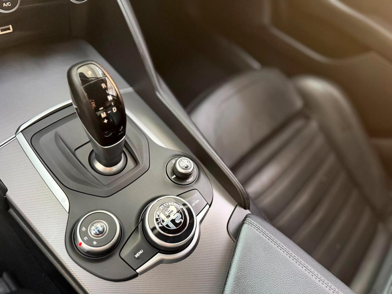 Alfa Romeo Giulia 2.2 Turbodiesel 210 CV AT8 AWD Q4 Veloce