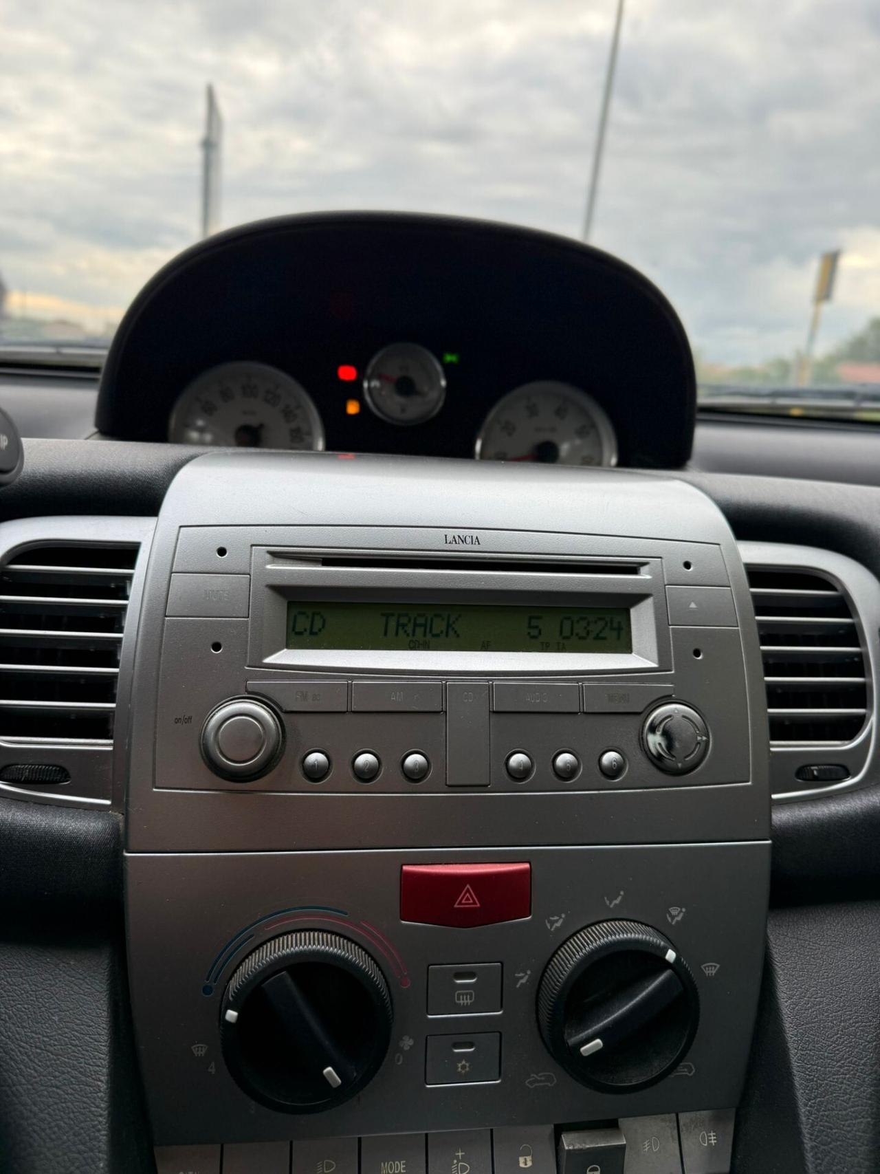 Lancia Ypsilon 1.2 Modamilano