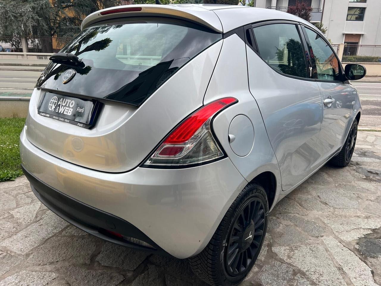 LANCIA YPSILON 1.2 69cv 5p SILVER UNICO PROP.