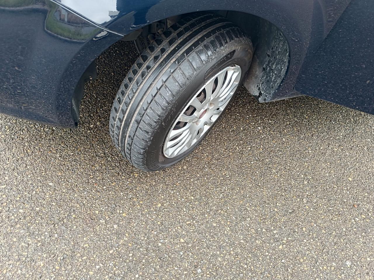 Fiat Punto 1.4 natural Power 2015 SOLO 134.000 KM