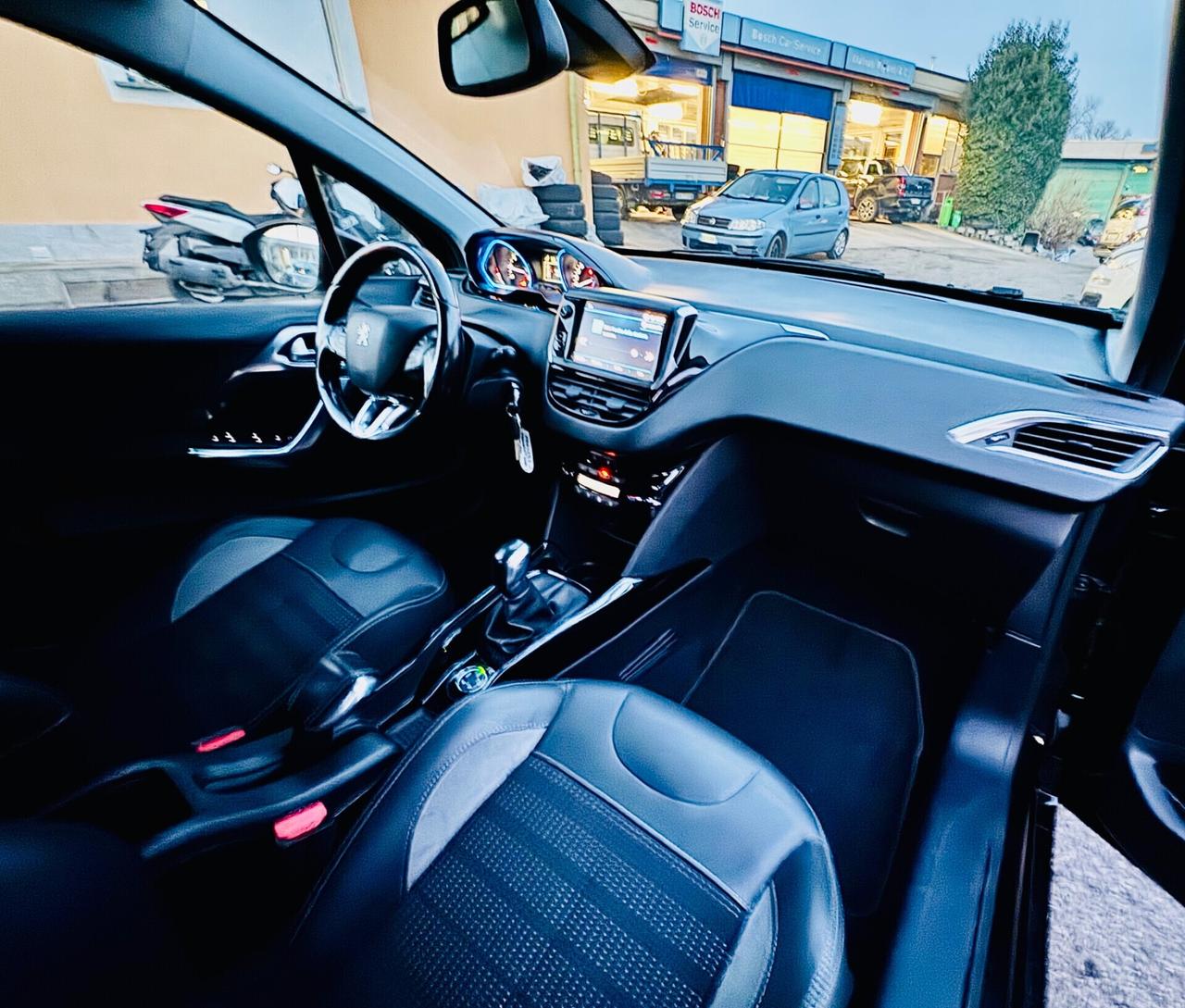 Peugeot 2008 PureTech Turbo 110 S&S Black Matt