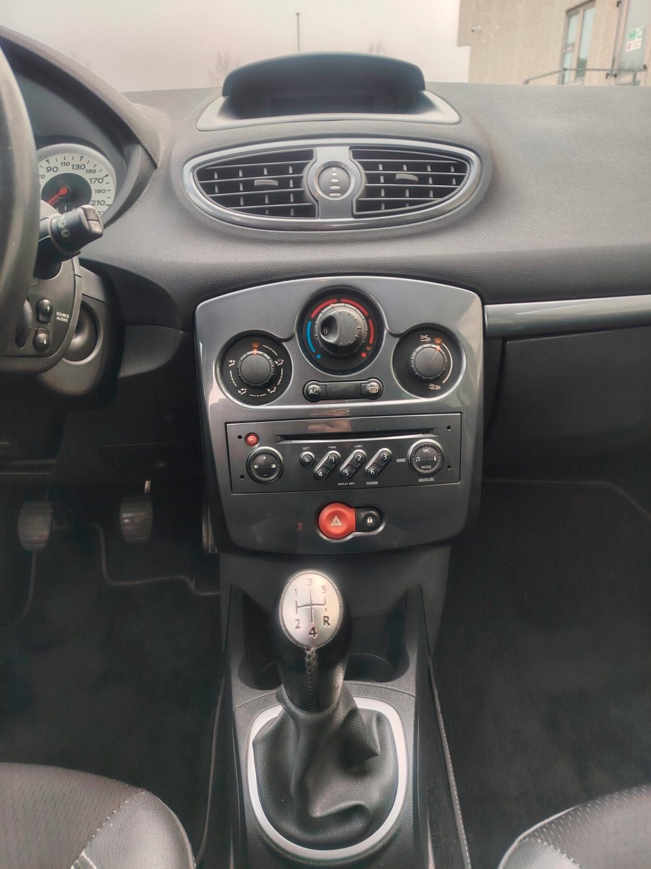 Renault Clio 1.2 16V SporTour Le Iene