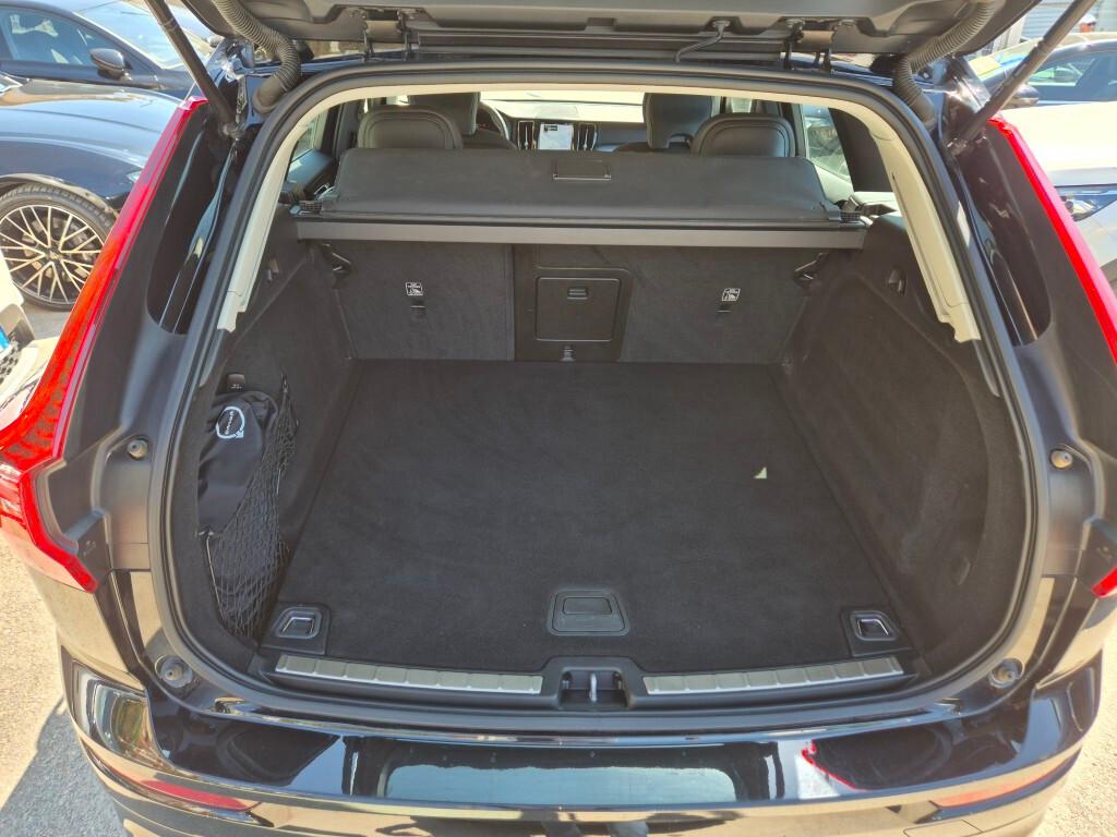 Volvo XC60 B4 (d) AWD automatico Momentum