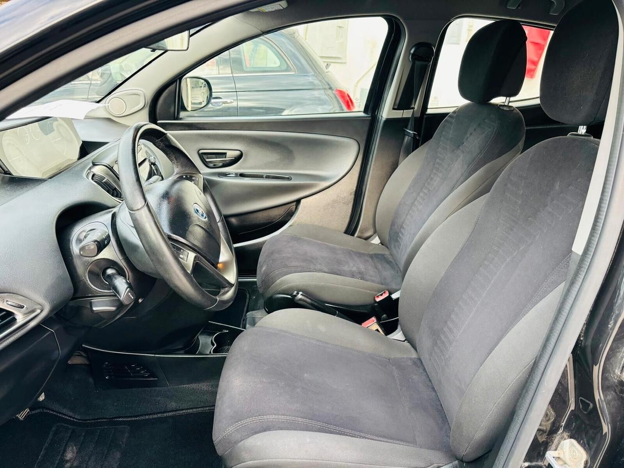 Lancia Ypsilon 1.2 69 CV 5 porte S&S Gold
