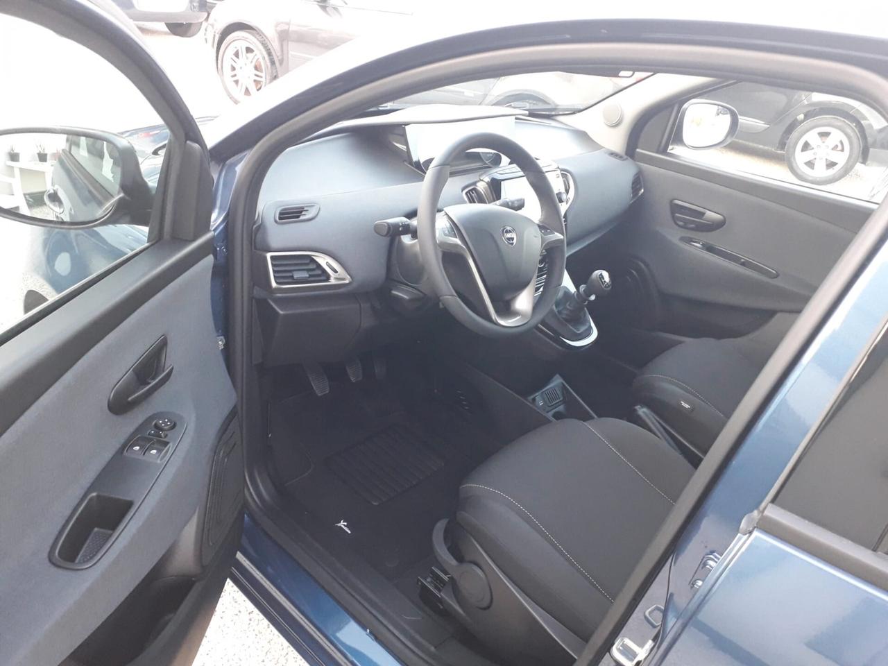 Noleggio Lancia Ypsilon 1.0 Hybrid