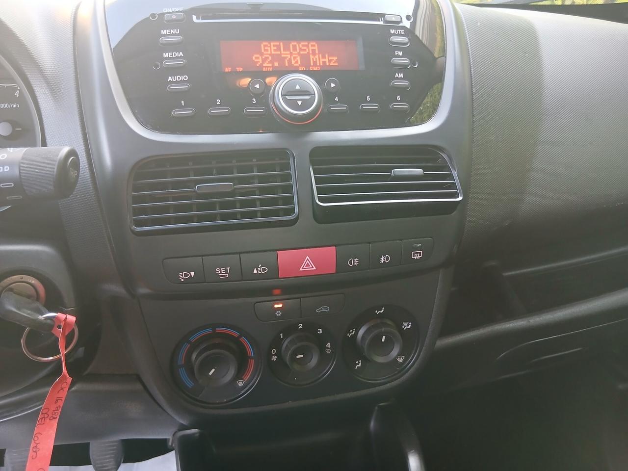 Opel Combo N1 5 posti GPL autocarro tua a € 164 mese