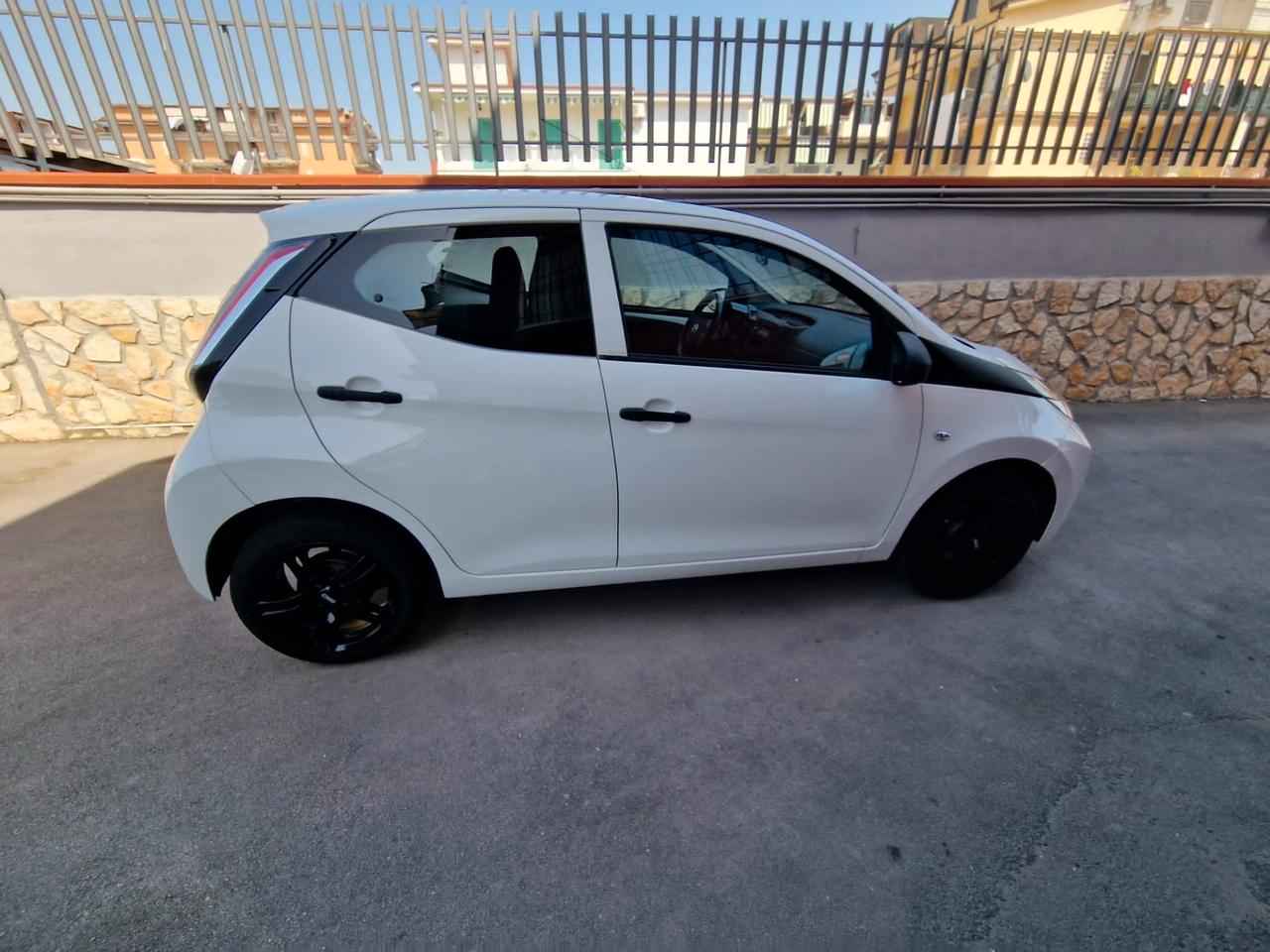 Toyota Aygo 1.0 VVT-i 69 CV 5 porte x-cool TSS