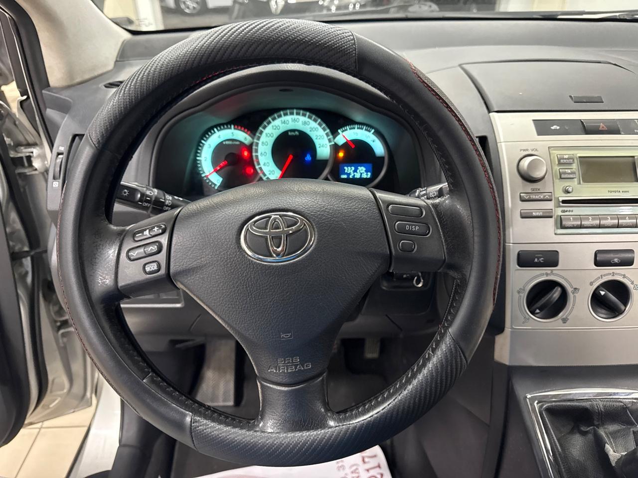 Toyota Corolla Verso 2.2 136cv