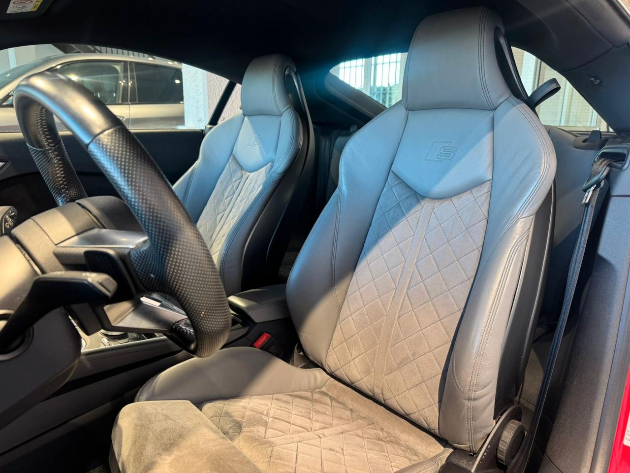 Audi TT TTS Coupé TFSI quattro S tronic sport attitude