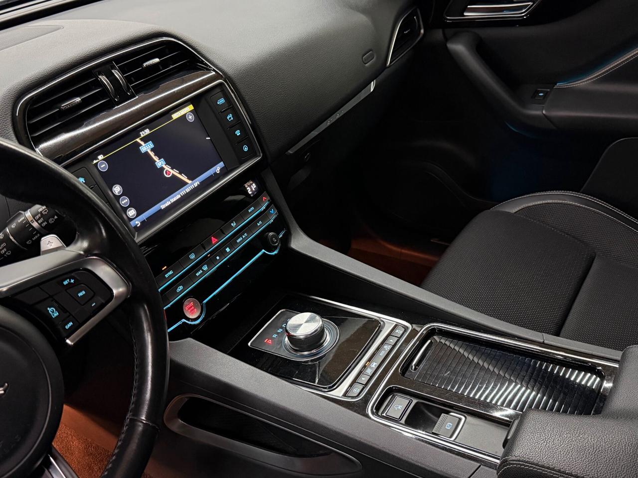 Jaguar F-Pace 240cv R-Sport - 24 MESI DI GARANZIA