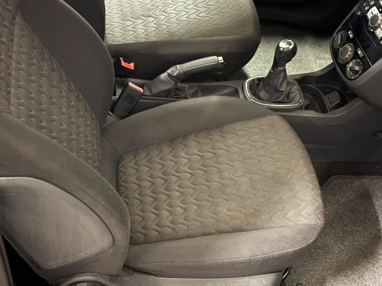 Opel Corsa 1.2 3 porte b-color