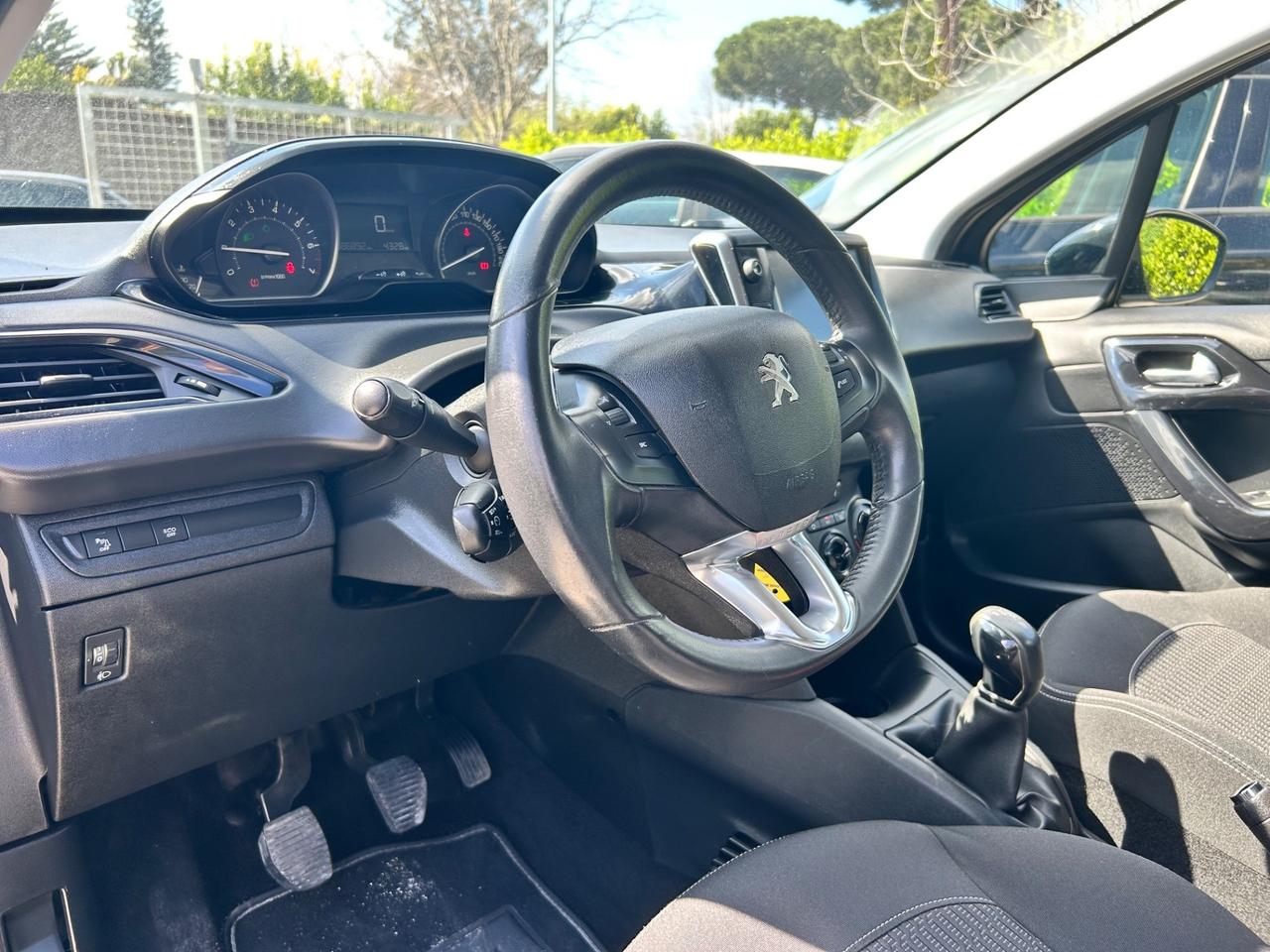 Peugeot 208 PureTech 82 5 porte Allure