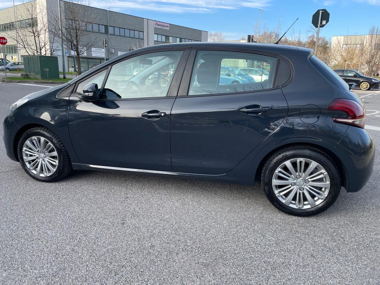 Peugeot 208 PureTech 82 5 porte Allure*Neo patentati*