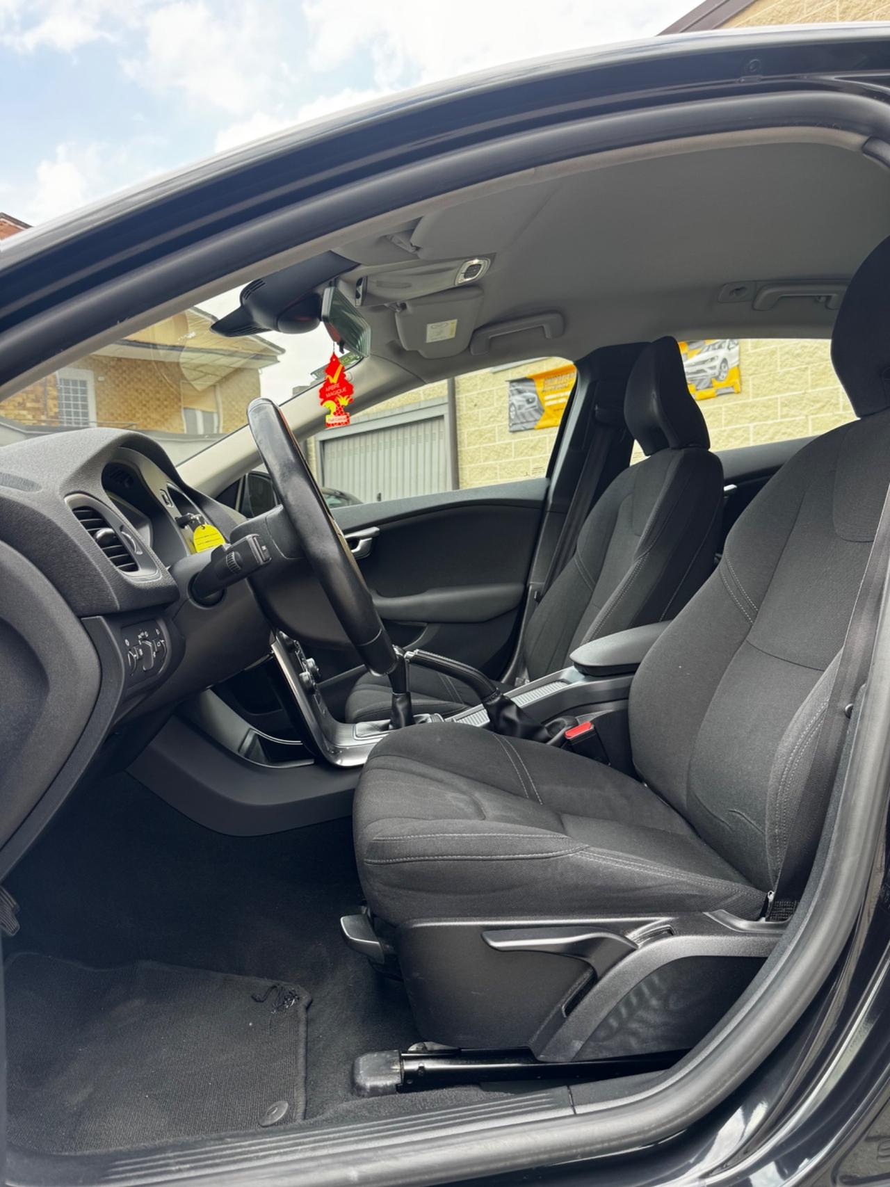 Volvo V40 D2 R-design Momentum