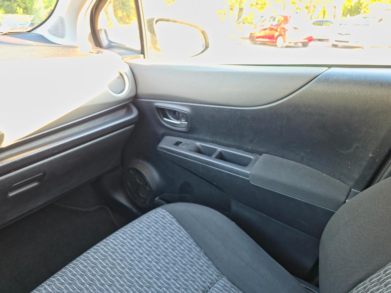 Toyota Yaris 1.0 5 porte Lounge CV-69 E5B Manuale NEO 2014