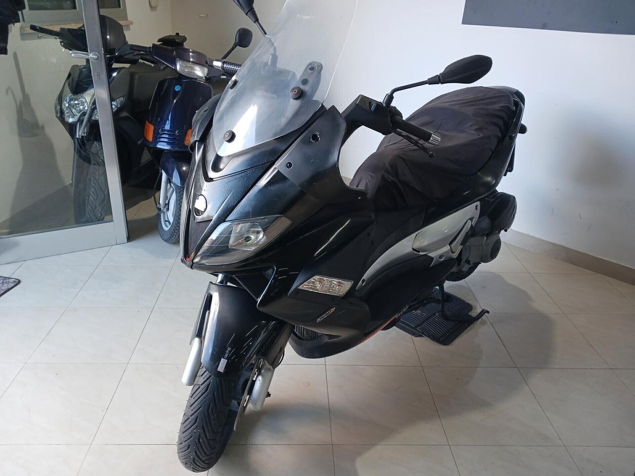 Aprilia SR Max 300 GARANTITO 12 MESI