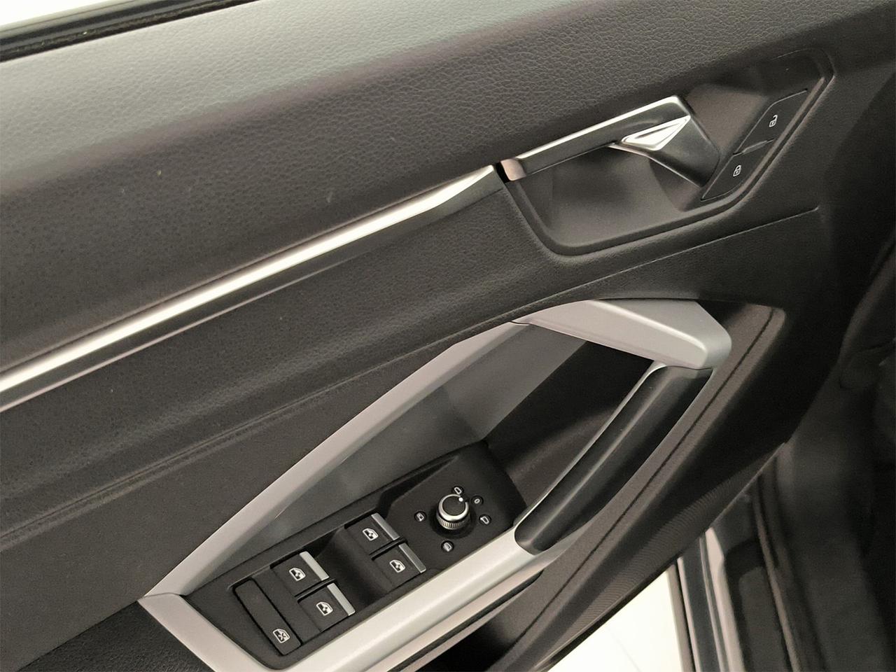 Audi Q3 35 2.0 tdi business s-tronic