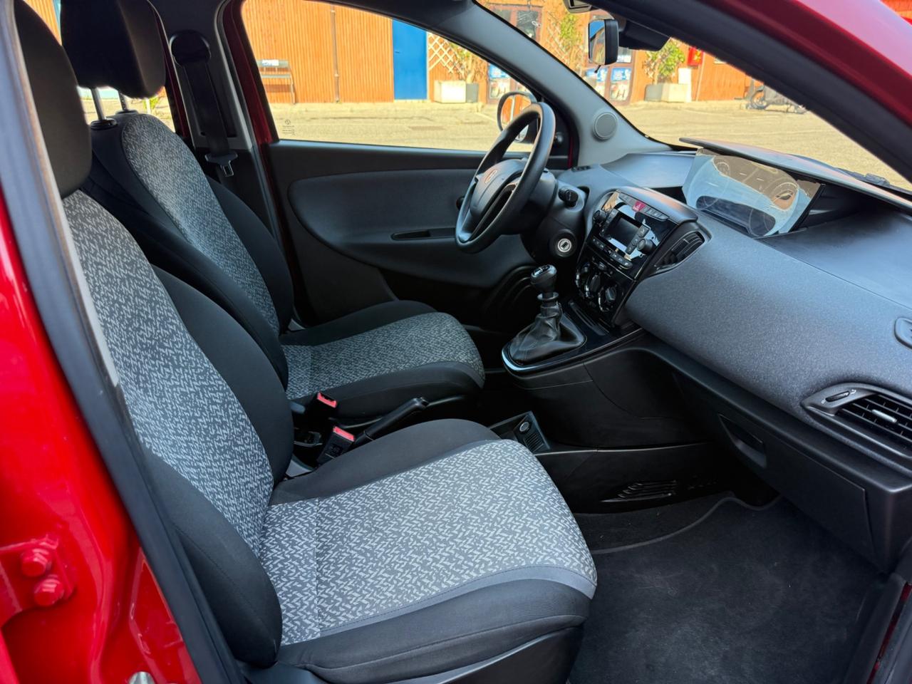 Lancia Ypsilon 1.0 FireFly 5 porte S&S Hybrid Ecochic Silver